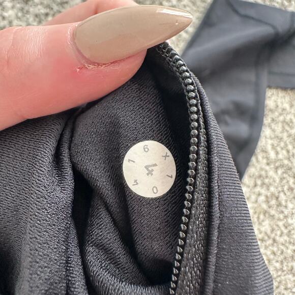 Lululemon black mesh panel leggings size 4 - Picture 7 of 11